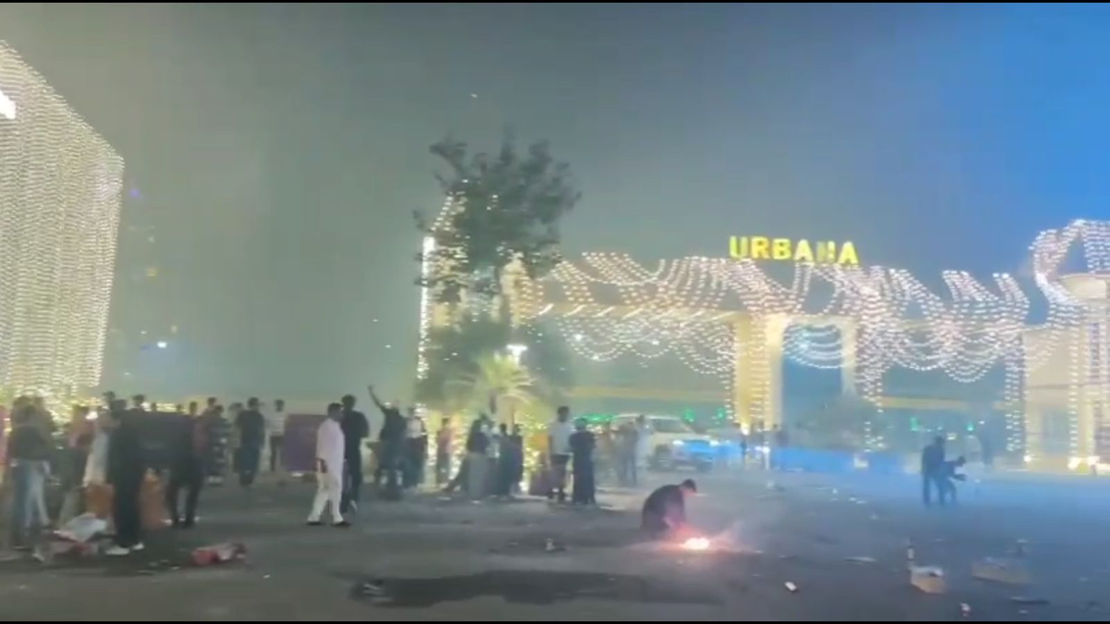 Jalandhar became a gas chamber for the second consecutive day, people burst crackers in defiance of orders