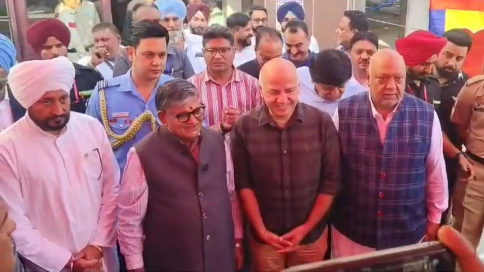 Kar Sewa started after 12 years at Shri Siddha Shakti Peeth Devi Talab Temple, eminent personalities including Governor Kataria arrived