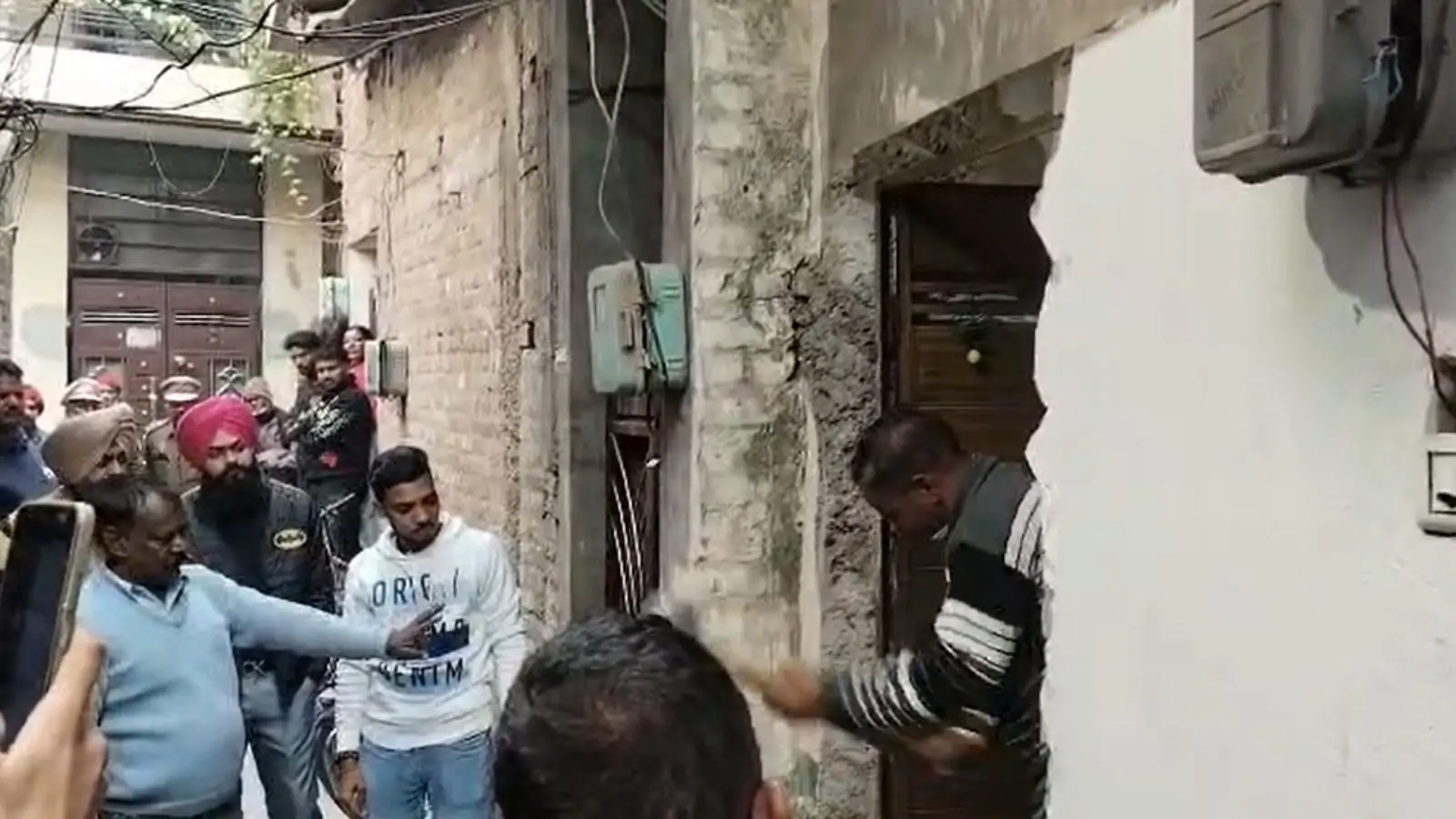 Jalandhar: Administration takes action on drug smuggler's house, illegal construction demolished