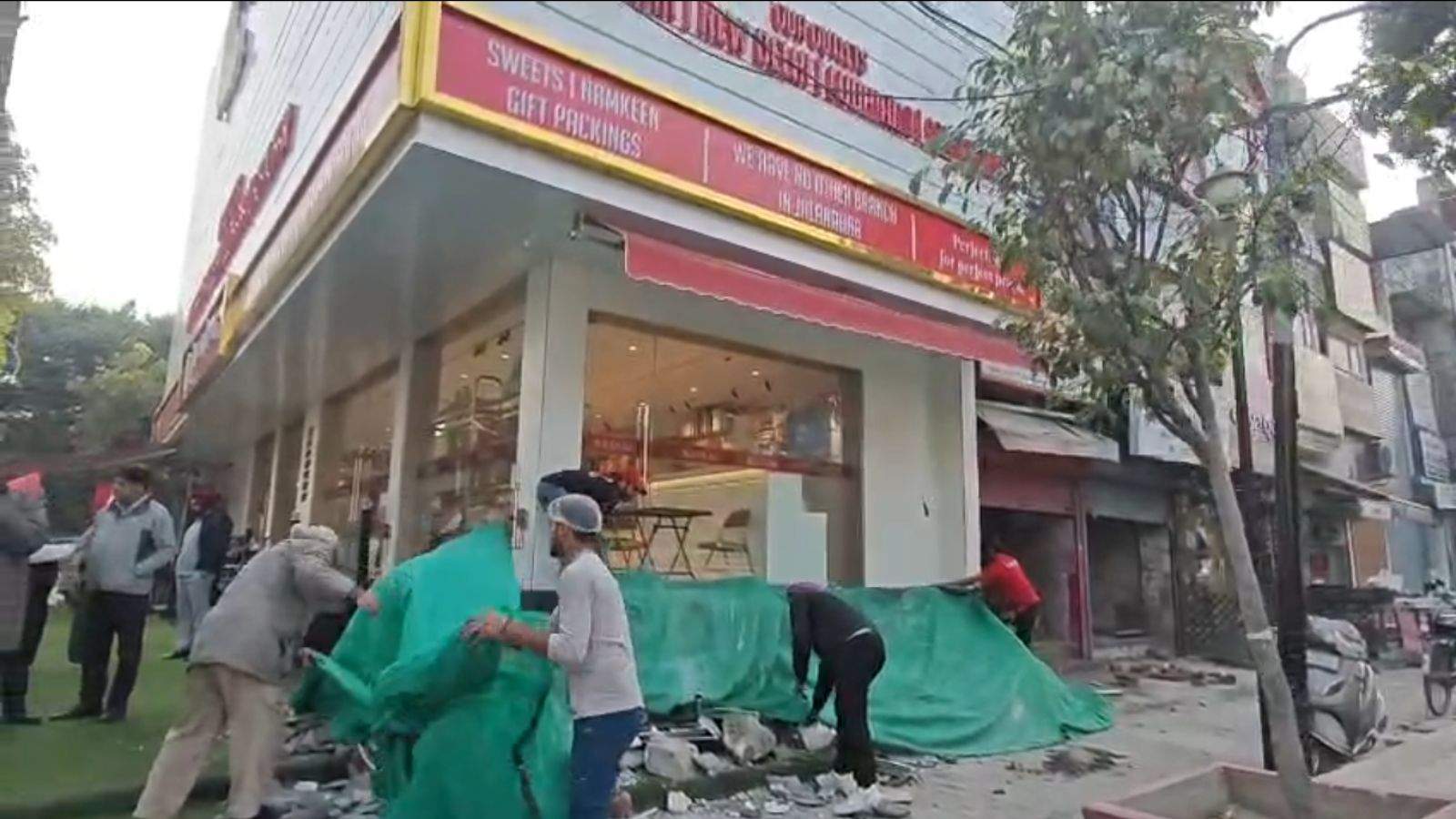 Municipal Corporation takes action against Bansal Sweets