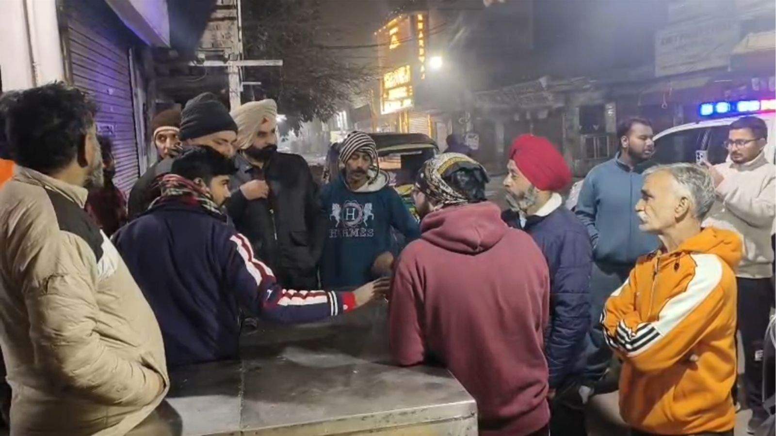 Youththrew a petrol bomb at a dhaba at Garha Chowk