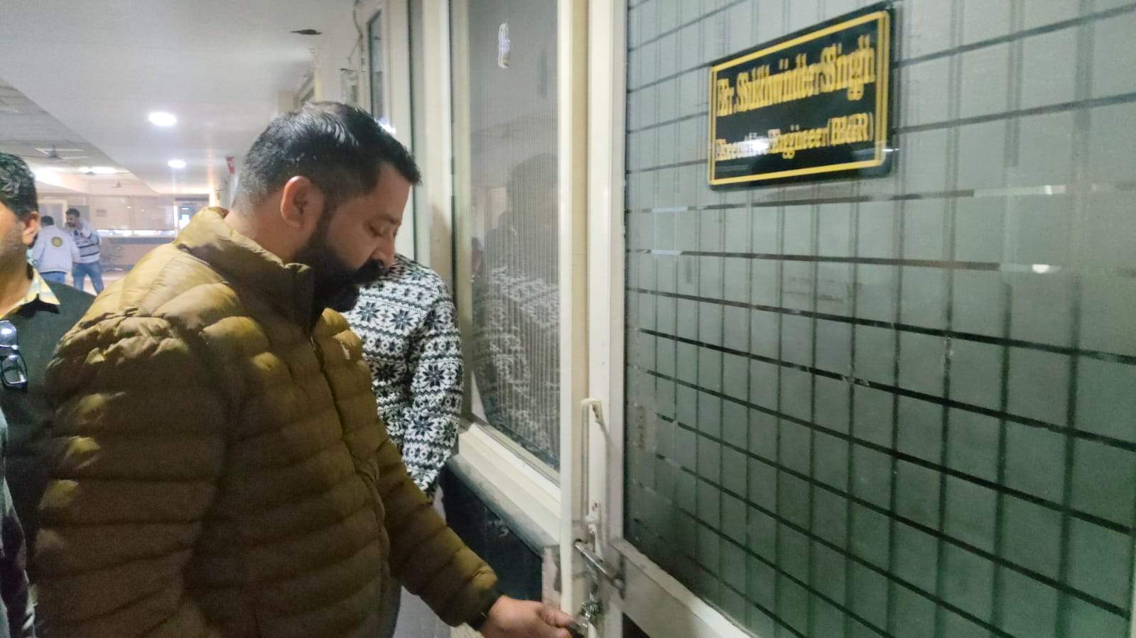 Jalandhar municipal corporation lift trapped officials rooms locked