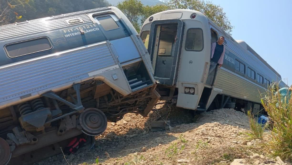 Terrible train accident in Mexico, train derails, 13 people die