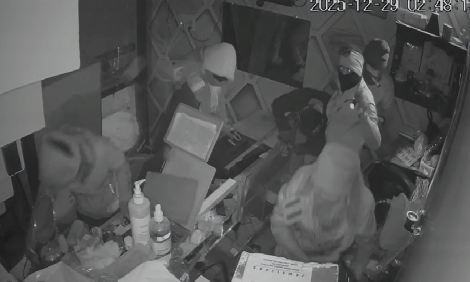 Jalandhar Babbar Jewellers Theft Cctv 40 50 Lakh