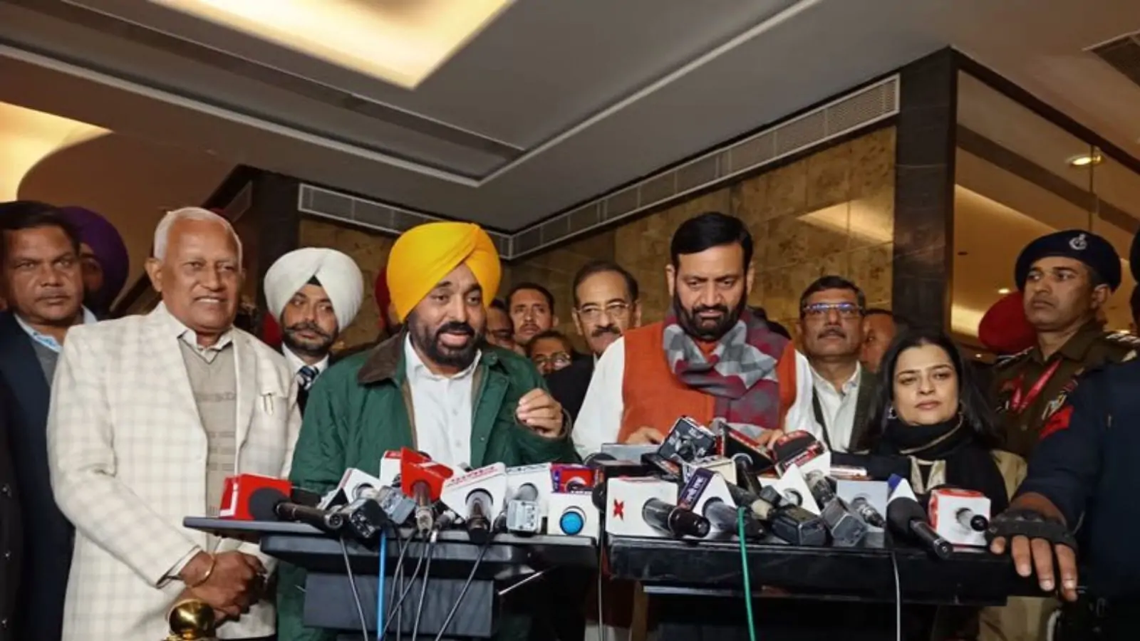 Meeting of Punjab and Haryana Chief Ministers on SYL issue, meeting held in a good atmosphere – CM Saini