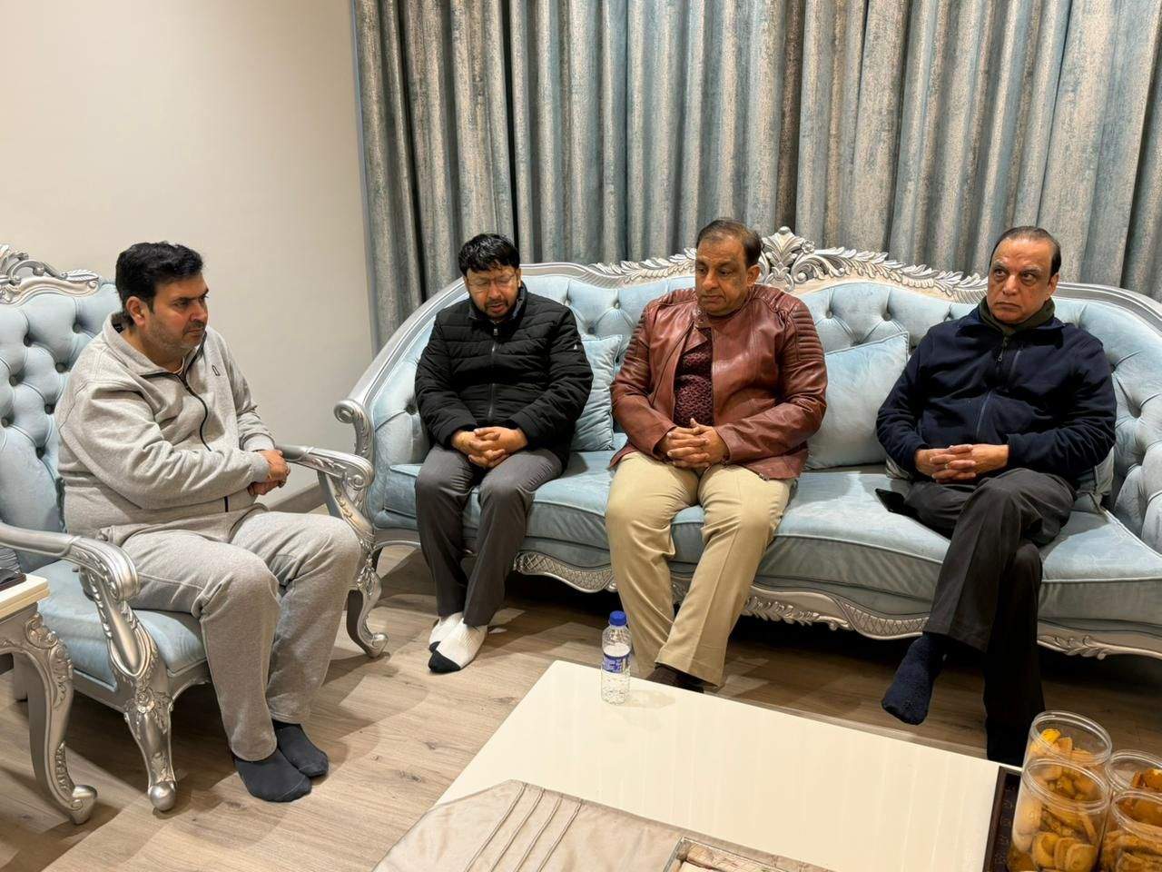 Minister Dr. Ravjot Singh reached the house of Jalandhar Mayor Vineet Dhir to express his grief.