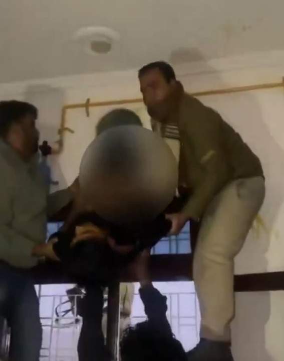 in kota theif stuck in exust fan