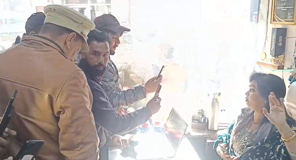 Cash worth lakhs stolen from Sun Fly shop in Jalandhar, incident captured on CCTV