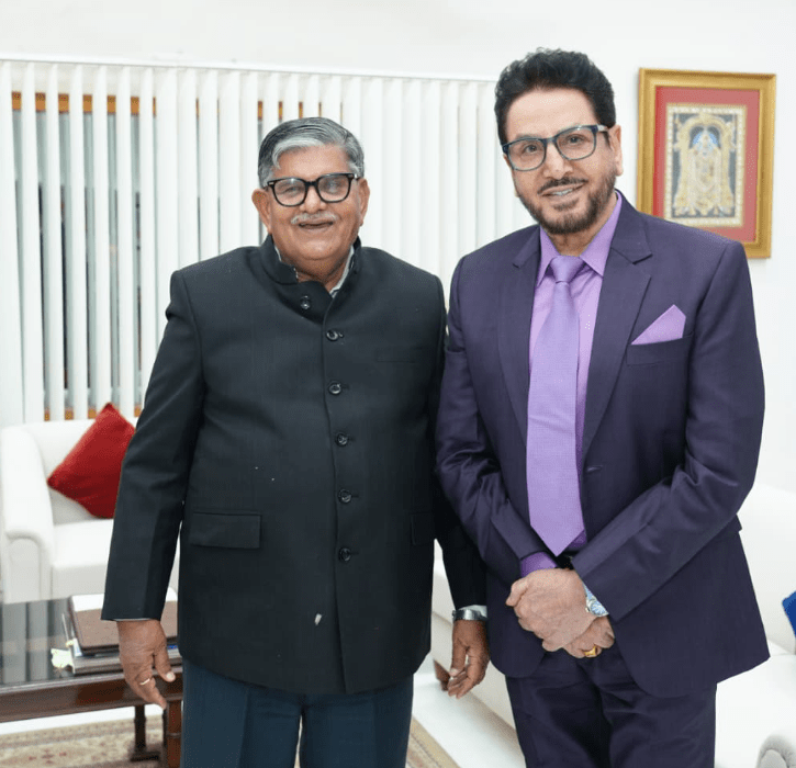 Punjabi singer Gurdas Maan meets the Governor of Punjab