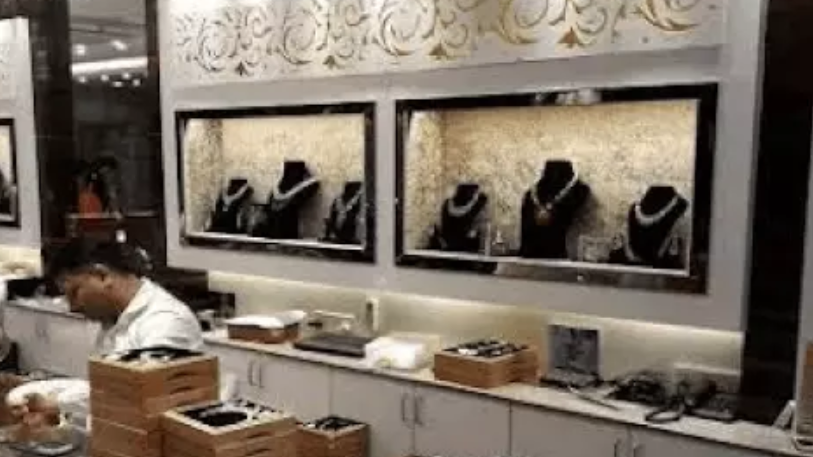 Ludhiana Jewellers Accountant Steals Gold, Cash
