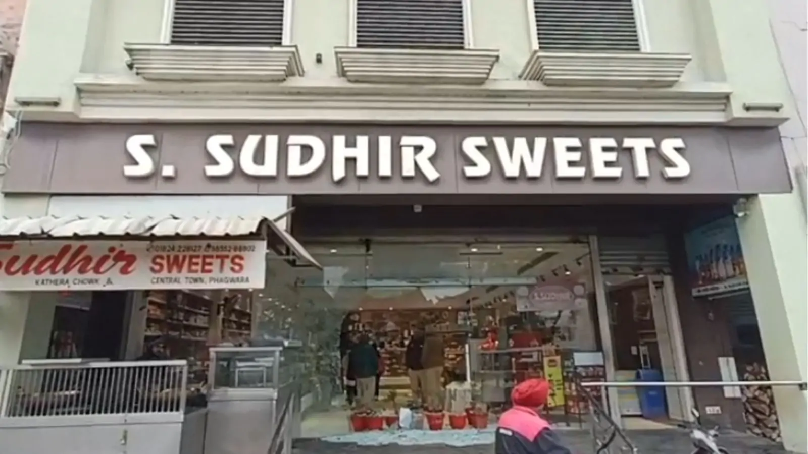 Phagwara rocked by gunfire early in the morning, firing at the famous Sudhir Sweet Shop