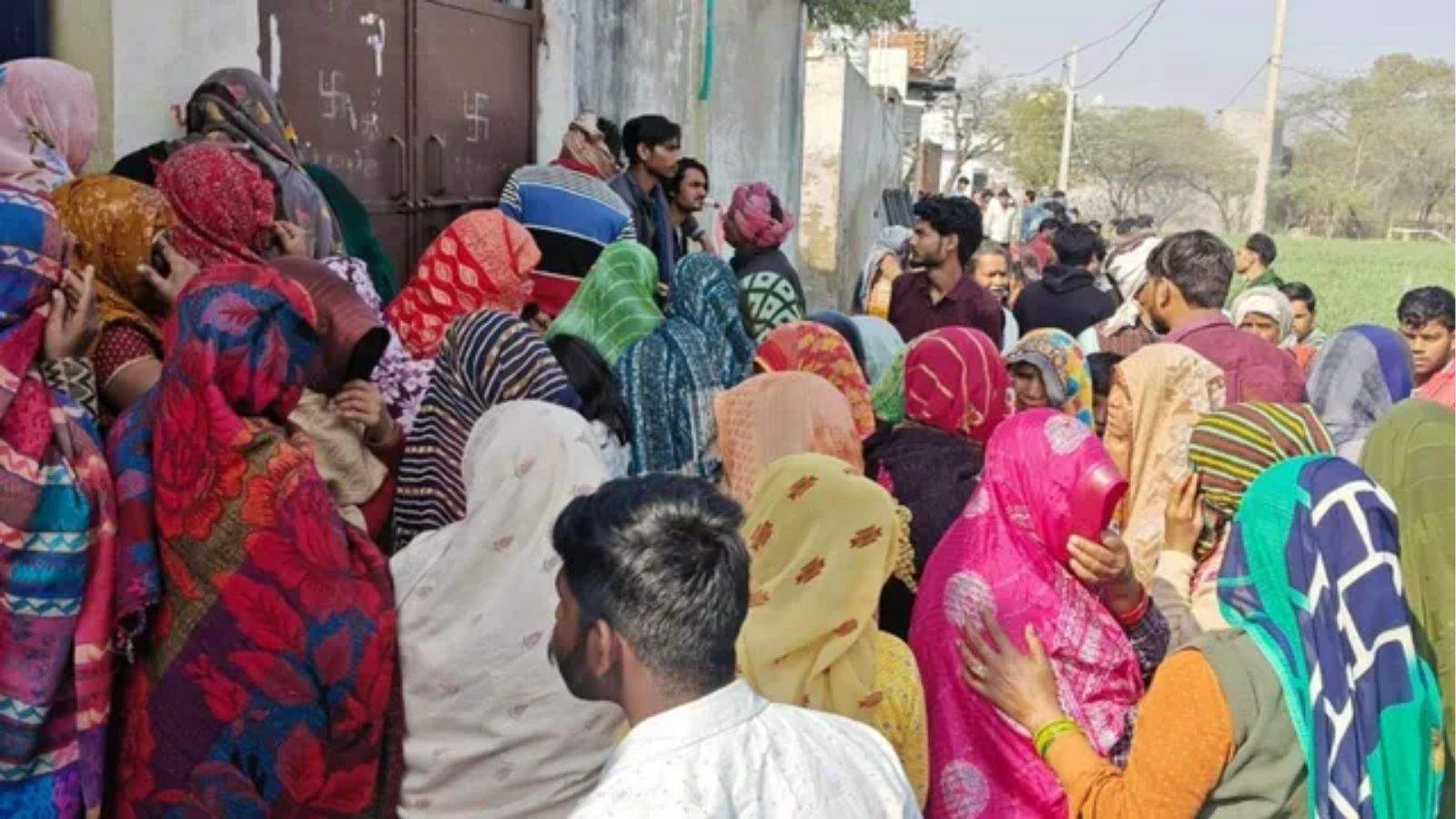 Mathura family of five commits suicide in mahavan area