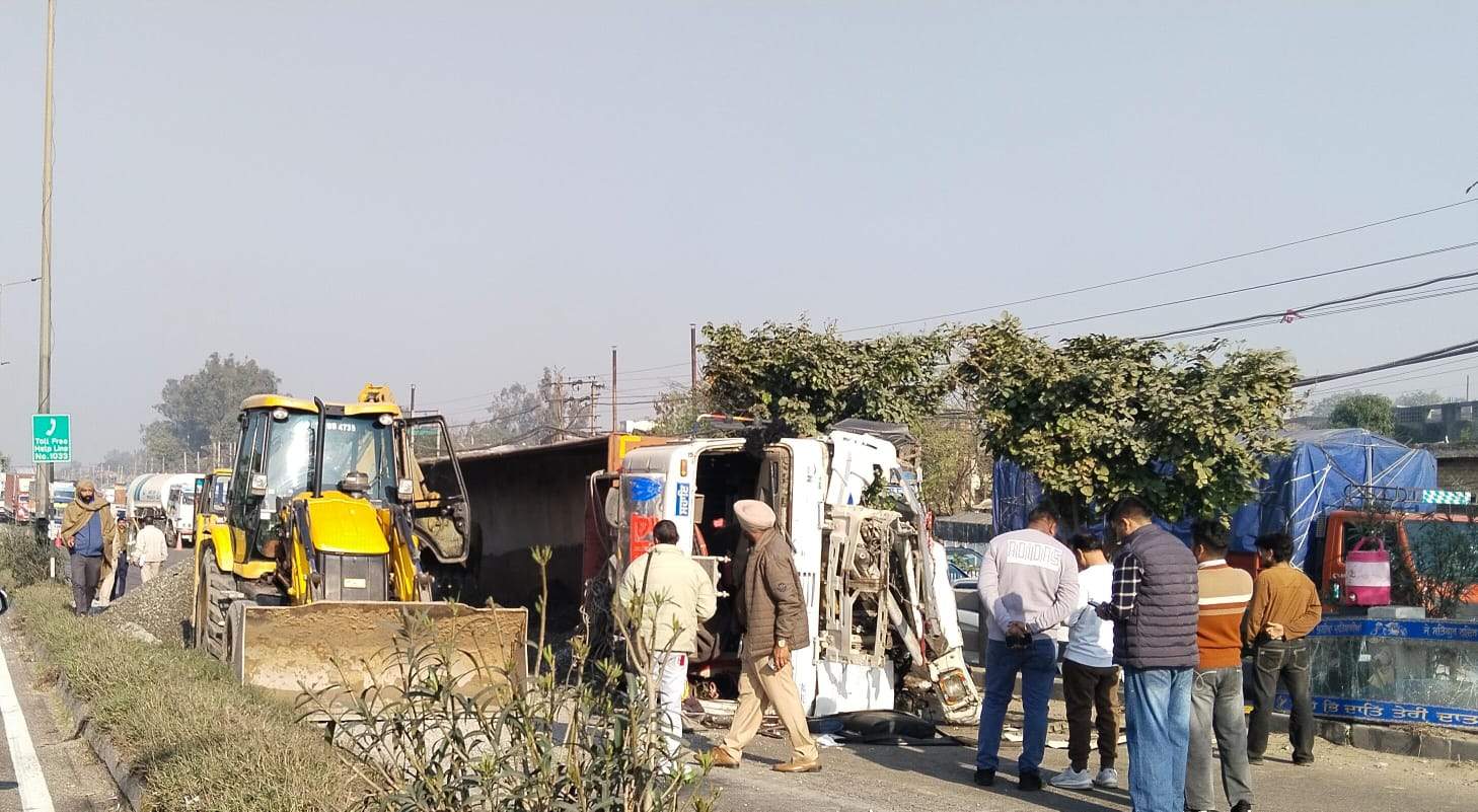 Jalandhar: Truck overturns after hitting government bus, causing huge traffic jam on highway
