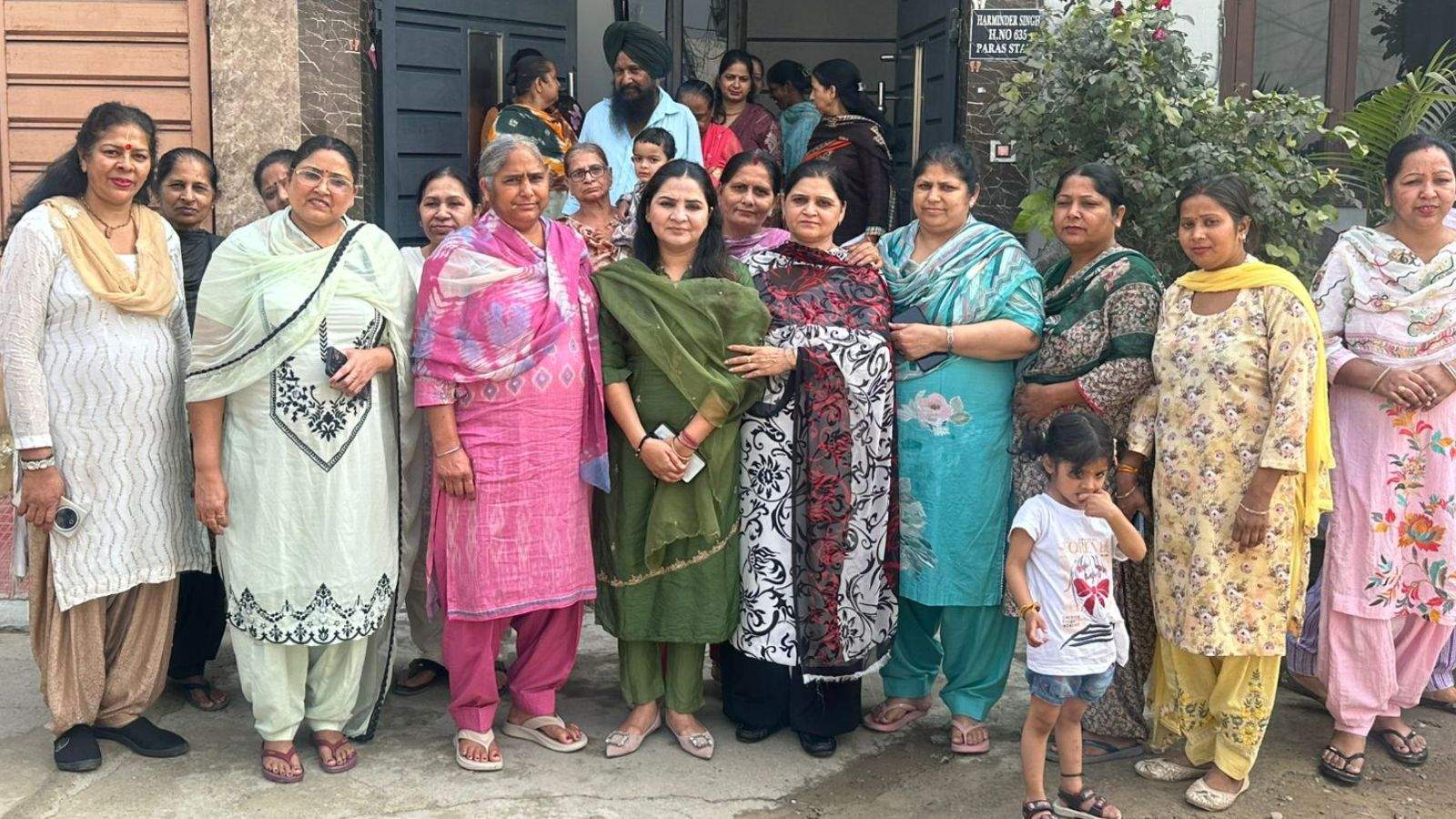 Jalandhar Councilor Kavita Seth held a meeting at Paras Estate, road construction work will start from tomorrow