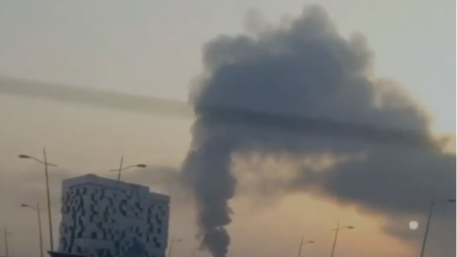 Fire breaks out near Dubai International Airport due to Iranian drone attack, all flights temporarily cancelled