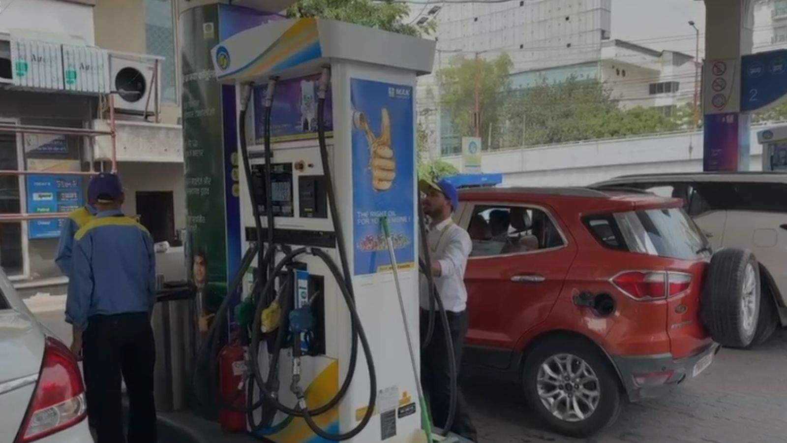 Crowds at petrol pumps in Jalandhar, Petroleum Association President appeals