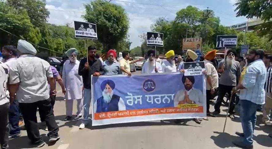 SAD protests against power cuts in Jalandhar