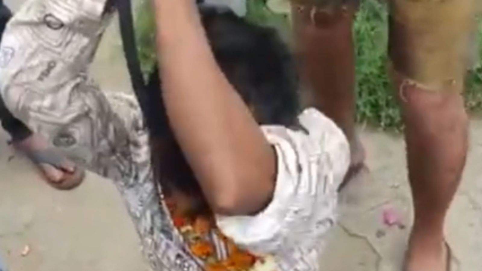 In Jalandhar, people honored a thief by garlanding him with flowers and then took out a procession.