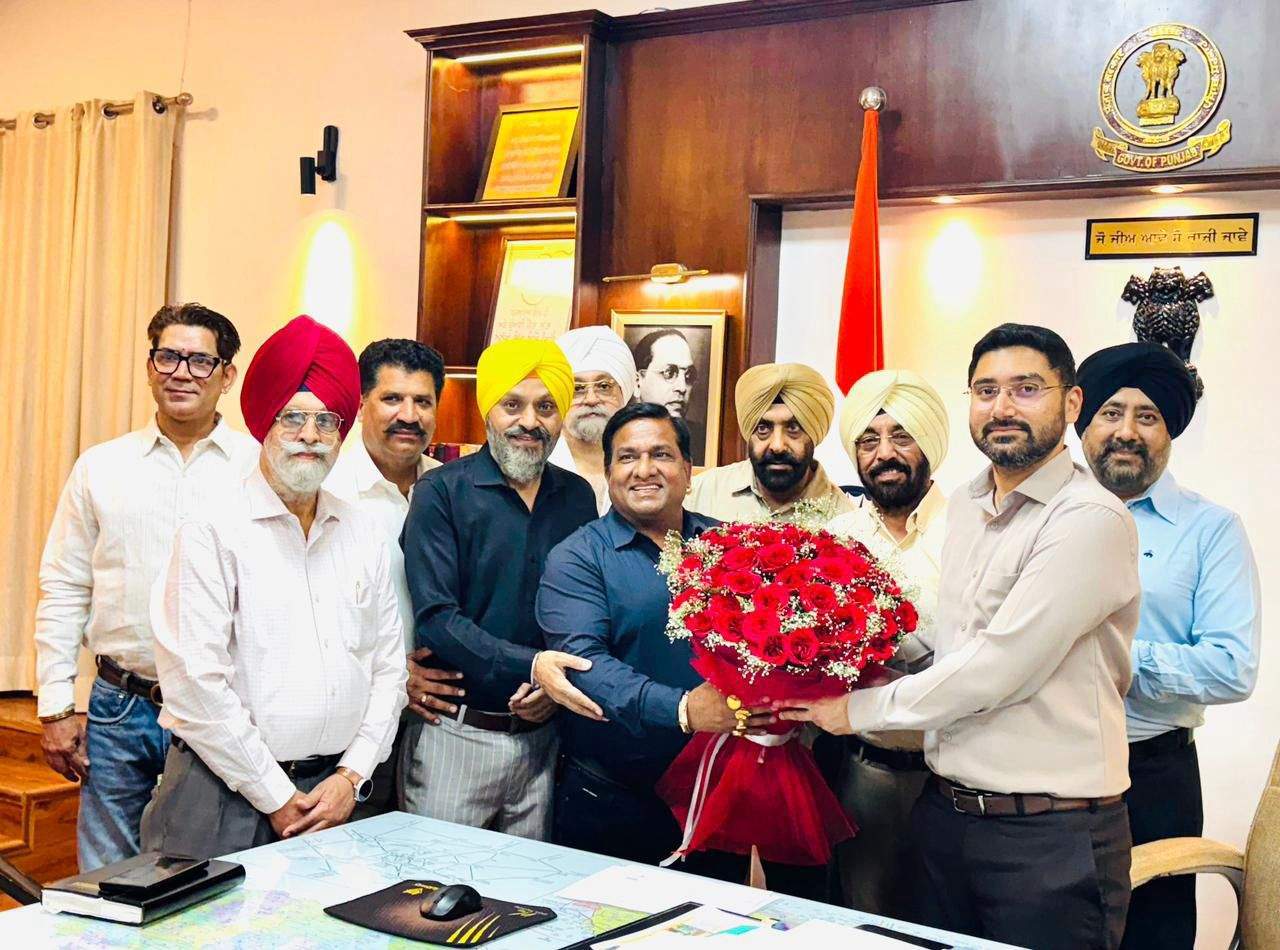 Jalandhar Model Town Shopkeepers Association honours new DC Virjit Walia