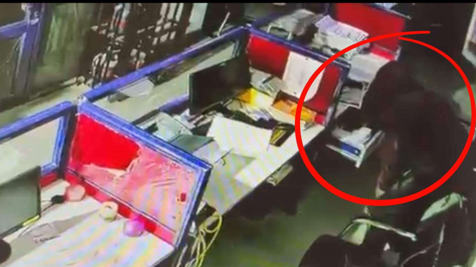 Thieves target a gas agency in a posh Jalandhar area, flee with cash and an iPhone.