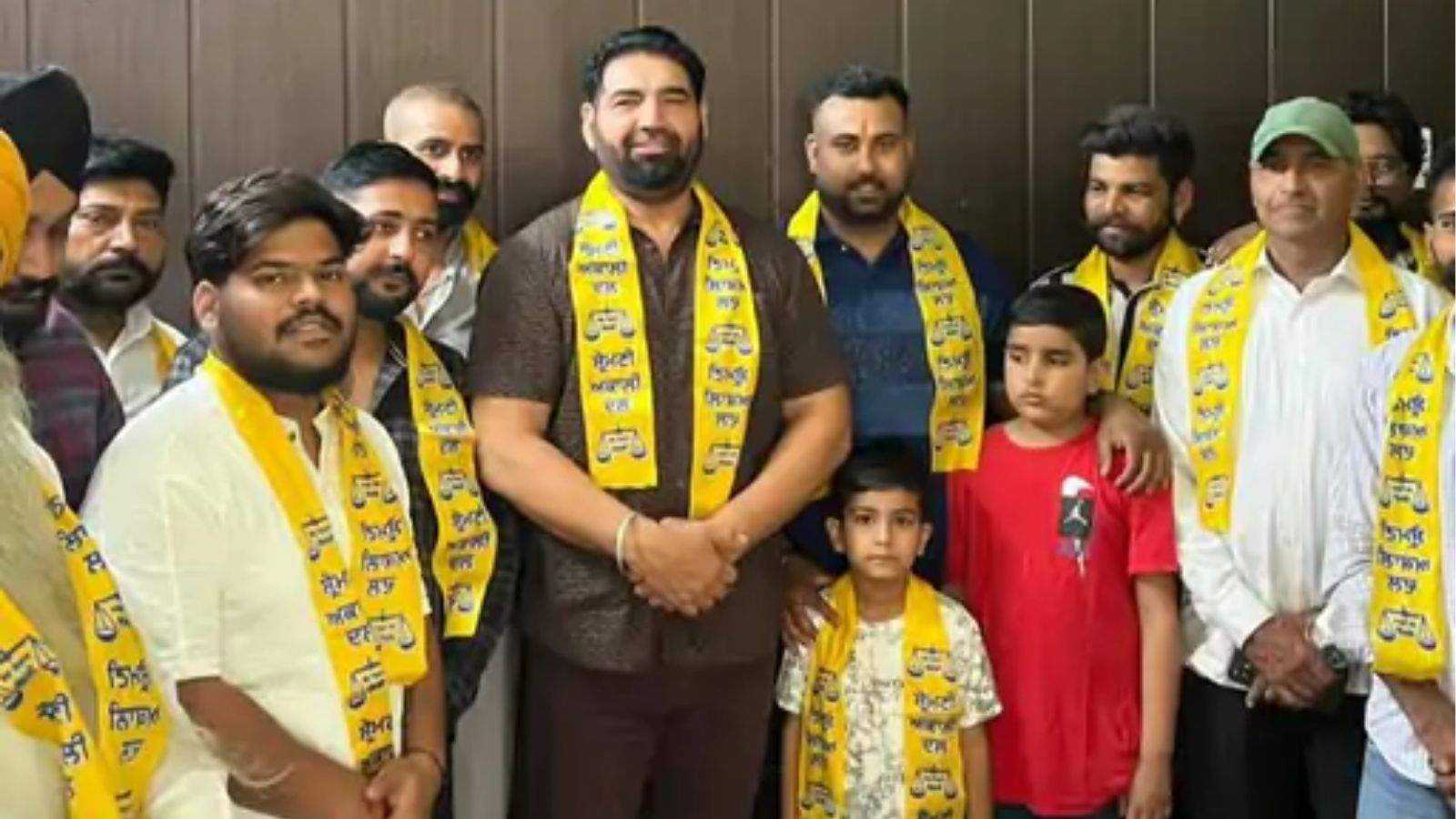 AAP and BJP Workers in Jalandhar Join SAD; KS Makhan Facilitates Their Entry