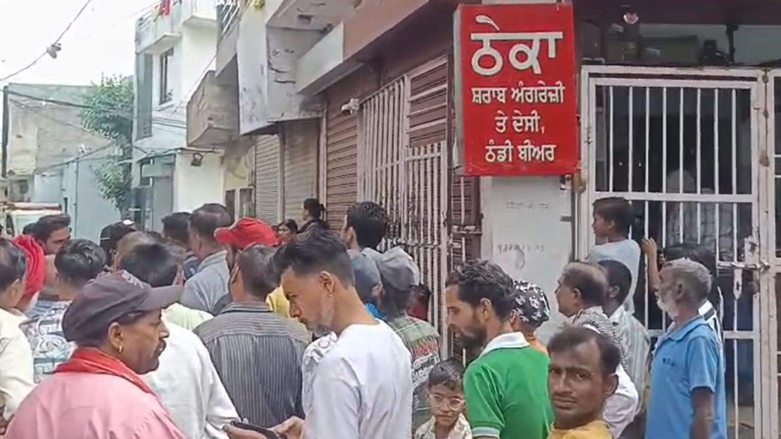 People protested heavily against the liquor vend in Jalandhar Model House.