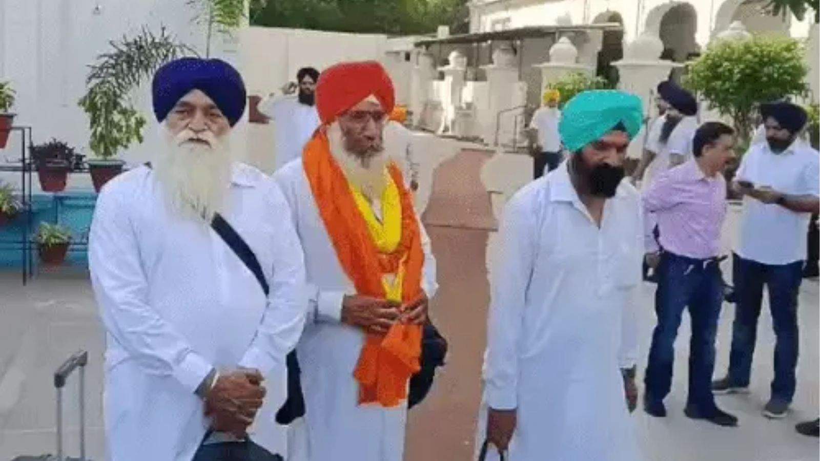After 14 years, a group of 541 Sikh pilgrims leave for Pakistan to attend martyrdom ceremonies, appeal to issue maximum visas