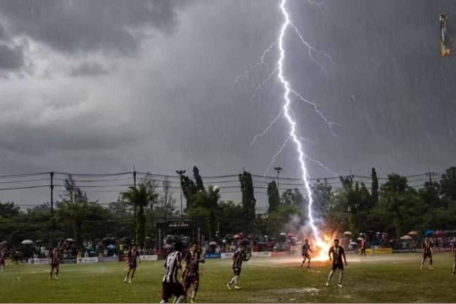 Lightning strikes during football match in Thailand, 24 year old player dies