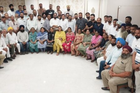 Big support to Rajvinder Kaur Thiaza in Jalandhar Cantt, 45 Sarpanches and public representatives gathered