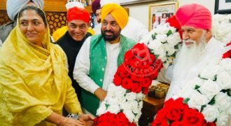 CM Bhagwant Mann along with Divisional Incharge Rajvinder Kaur Thiaza paid obeisance at Dera Ballan, Sant Niranjan Das ji met with