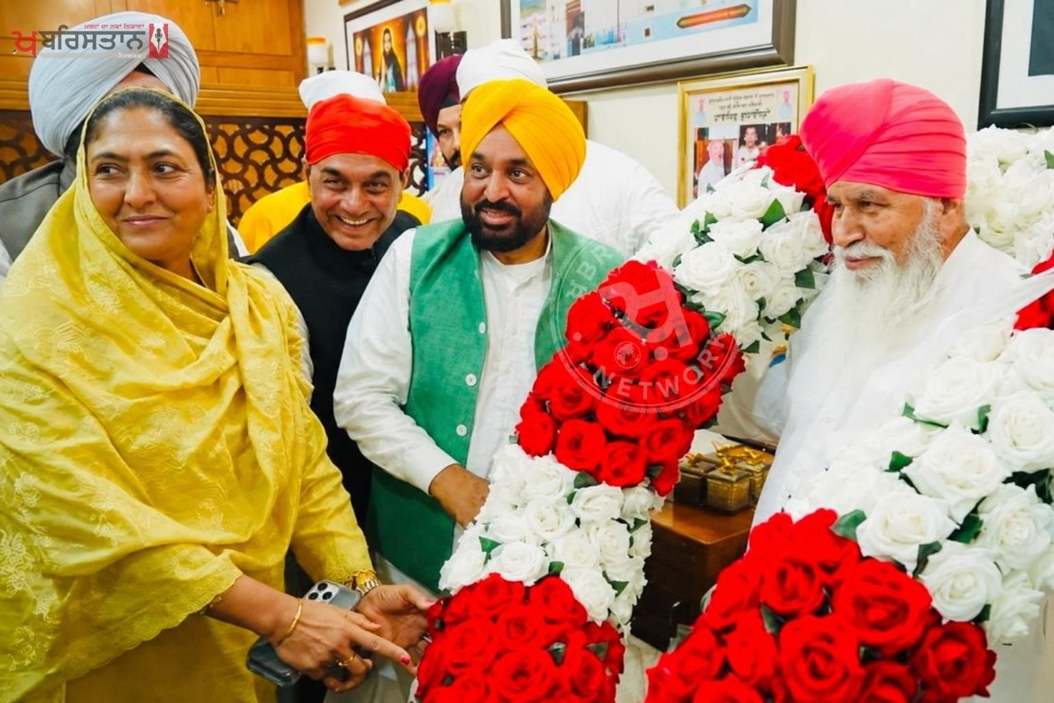 CM Bhagwant Mann along with Divisional Incharge Rajvinder Kaur Thiaza paid obeisance at Dera Ballan, Sant Niranjan Das ji met with